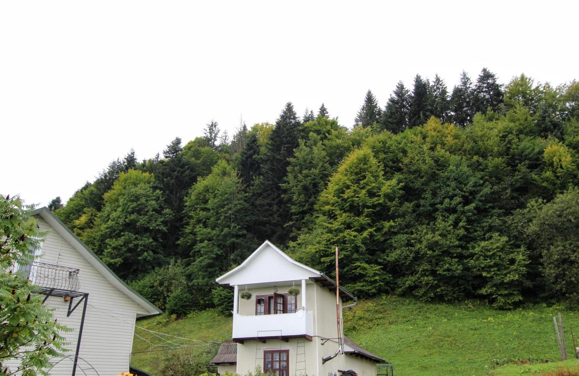 Котедж "Красний Краєвид" Yaremche Bagian luar foto
